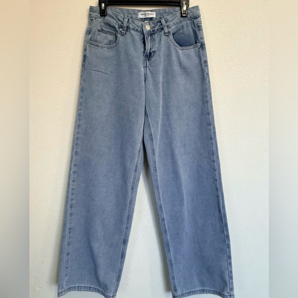 đź’™ Vintage Light Wash Jeans w/ Heart Back Pockets | Y2K Straight Leg Denim - Picture 5 of 6